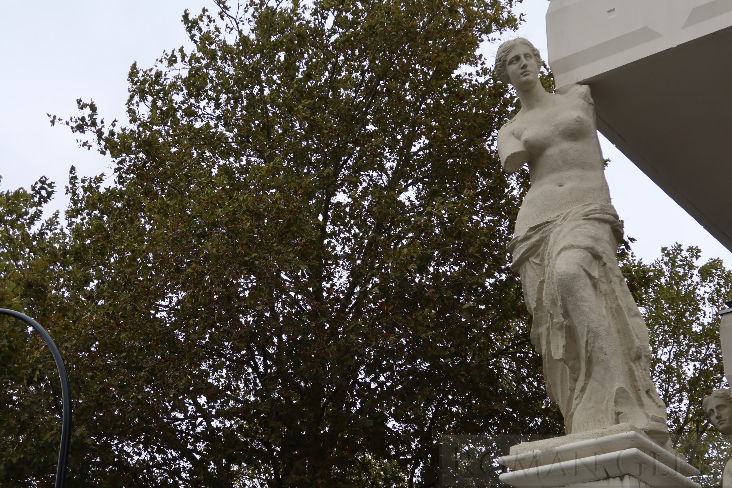 Venus de Milo replica, supporting a Block of 110 Flats in Guyancourt, Paris, designed by the Spanish Architect Manuel Nunez Yanowsky.