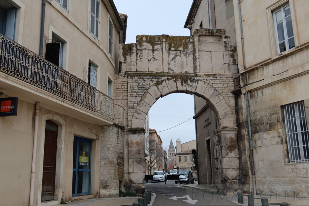 Porte de France, Nimes