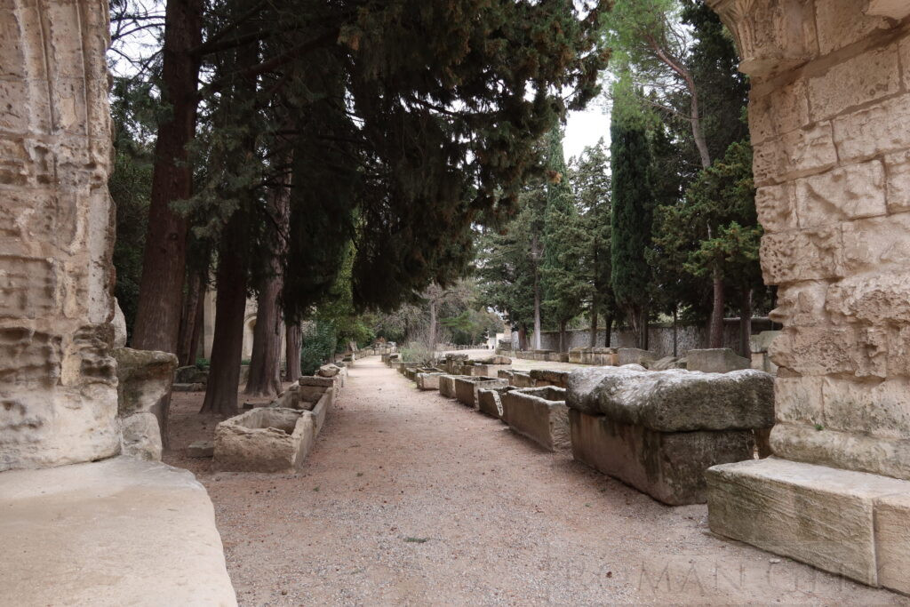 Les Alyscamps, Arles