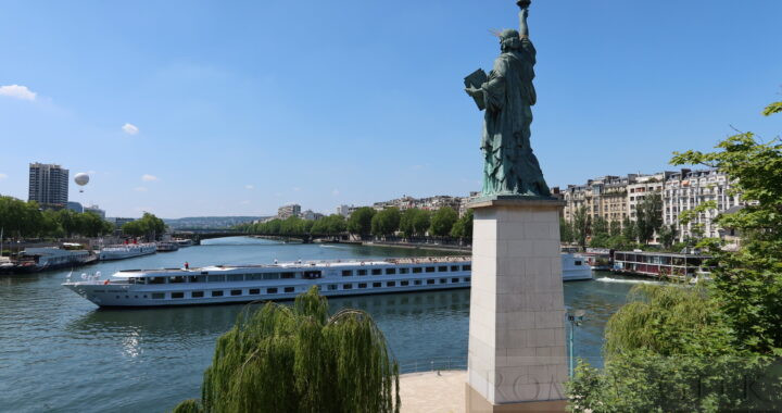 Statue of Liberty, Pont de Grenelle, Isle au Cygnes, Paris